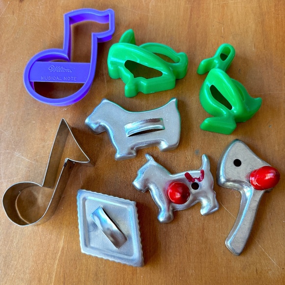 Assorted Cookie Cutters Set of 8 Hutzler Wilton Vintage - Picture 1 of 7